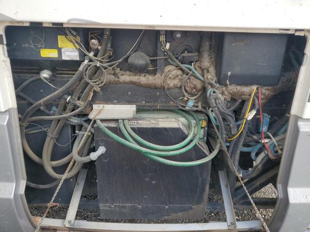 1RF12051012014821 - 2001 ROADMASTER RAIL DYANASTER WHITE photo 7