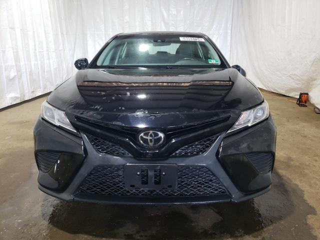 4T1B11HKXJU578825 - 2018 TOYOTA CAMRY L BLACK photo 5