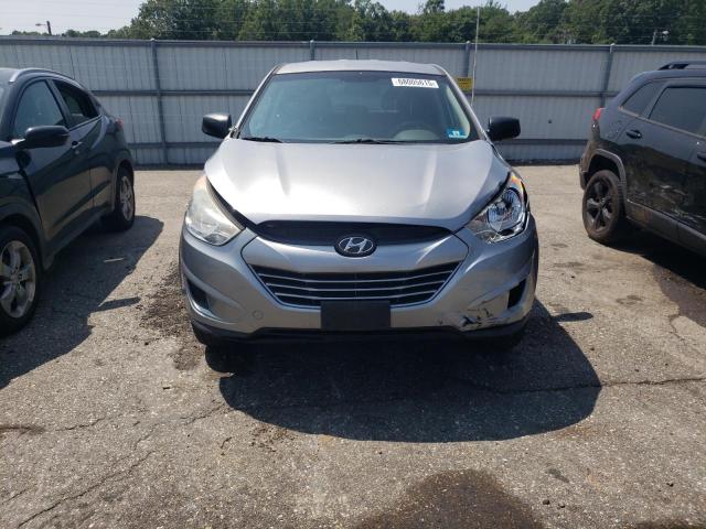KM8JT3AB4CU502287 - 2012 HYUNDAI TUCSON GL SILVER photo 5