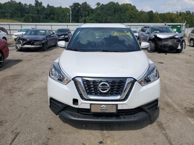 3N1CP5CU4JL506913 - 2018 NISSAN KICKS S WHITE photo 5