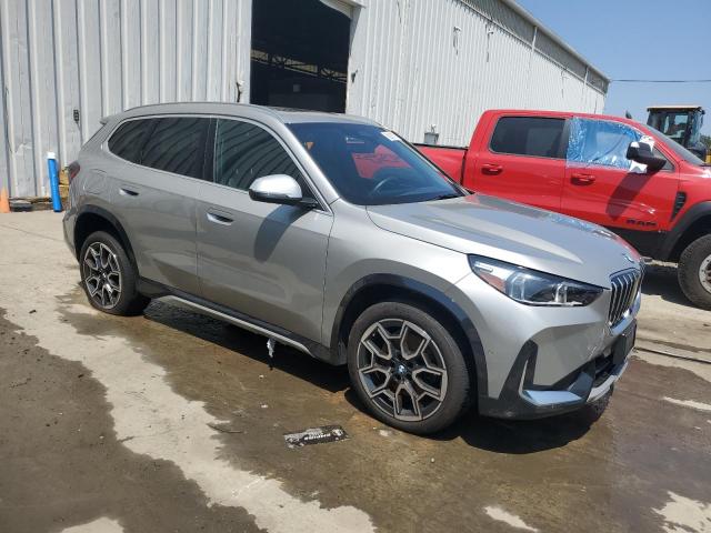 WBX73EF0XR5Z71908 - 2024 BMW X1 XDRIVE28I SILVER photo 4