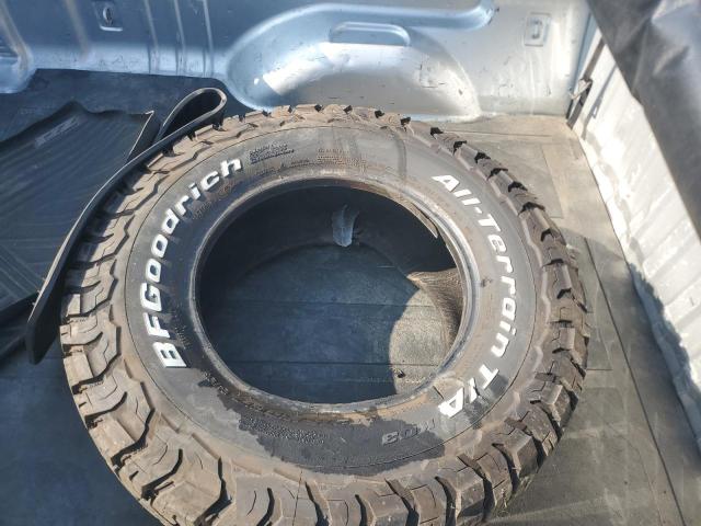 1GCGTDEN1J1170087 - 2018 CHEVROLET COLORADO Z71 SILVER photo 12