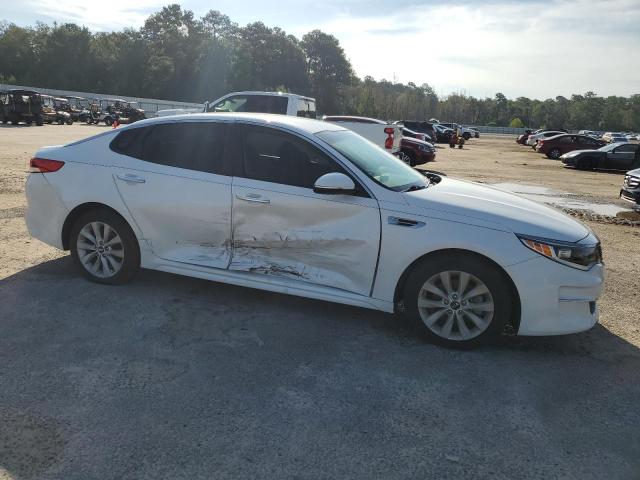 5XXGT4L36JG269459 - 2018 KIA OPTIMA LX WHITE photo 4