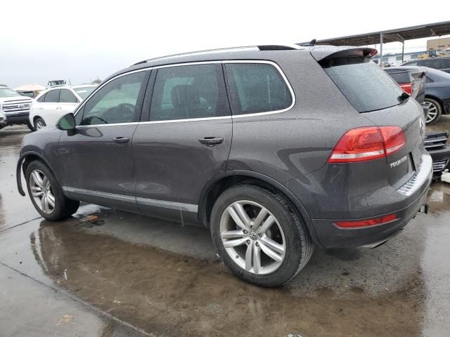 WVGEF9BP3DD005058 - 2013 VOLKSWAGEN TOUAREG V6 GRAY photo 2