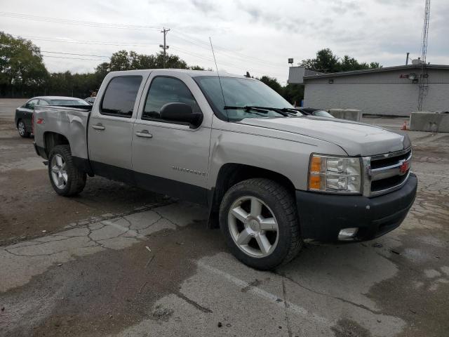 2GCEK13M771512826 - 2007 CHEVROLET SILVERADO K1500 CREW CAB SILVER photo 4