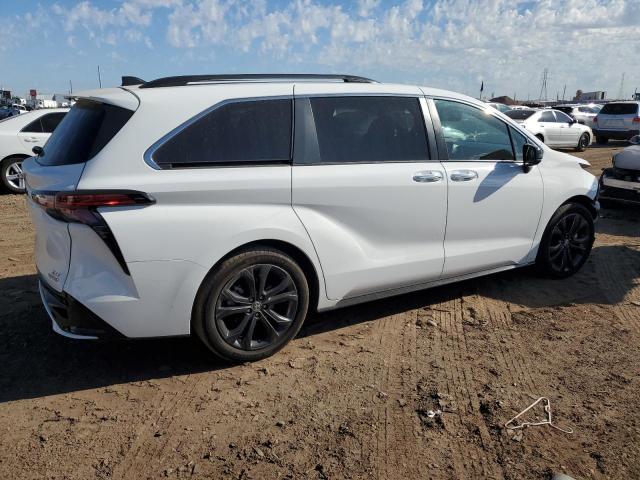 5TDDRKEC7NS100039 - 2022 TOYOTA SIENNA XSE WHITE photo 3