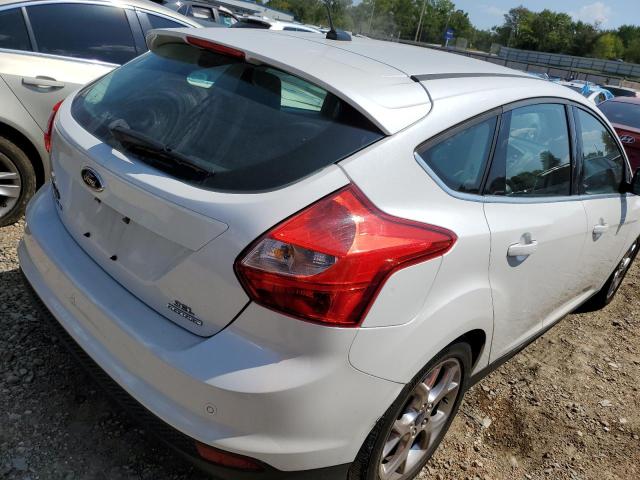 1FAHP3M27CL422562 - 2012 FORD FOCUS SEL WHITE photo 3