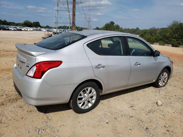 3N1CN7AP4JL870697 - 2018 NISSAN VERSA S SILVER photo 3