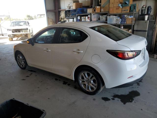 3MYDLBZV9GY143159 - 2016 TOYOTA SCION IA WHITE photo 2