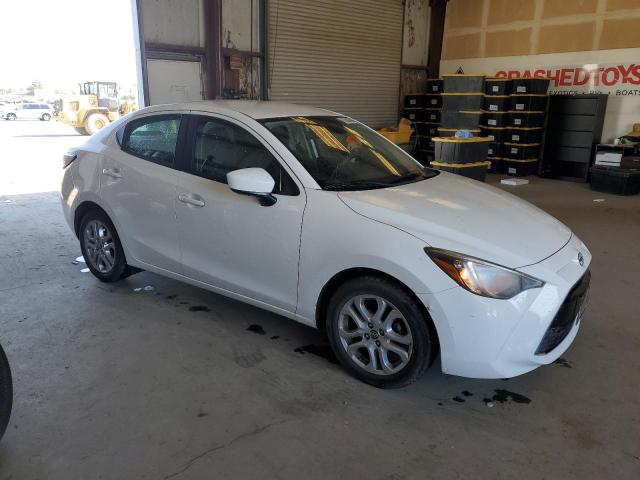 3MYDLBZV9GY143159 - 2016 TOYOTA SCION IA WHITE photo 4