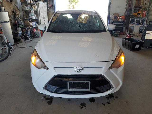 3MYDLBZV9GY143159 - 2016 TOYOTA SCION IA WHITE photo 5