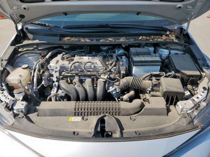 5YFEPMAE6NP390845 - 2022 TOYOTA COROLLA LE 银色 照片 11