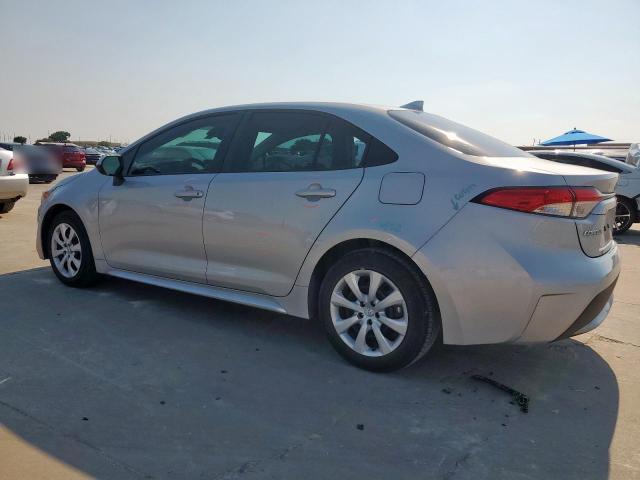 5YFEPMAE6NP390845 - 2022 TOYOTA COROLLA LE 银色 照片 2