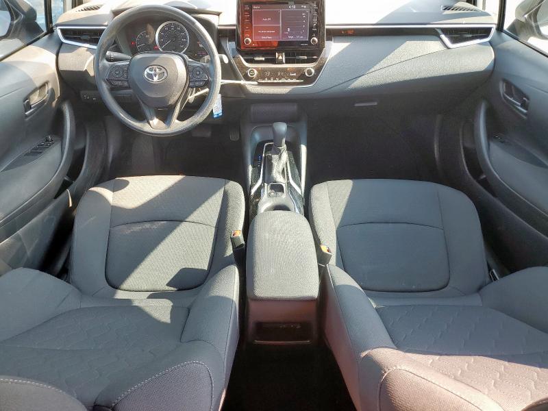 5YFEPMAE6NP390845 - 2022 TOYOTA COROLLA LE 银色 照片 8