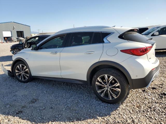 SJKCH5CR2JA043115 - 2018 INFINITI QX30 BASE WHITE photo 2