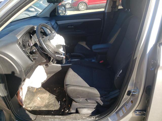 JA4AD3A30JZ016743 - 2018 MITSUBISHI OUTLANDER SE ვერცხლისფერი ფოტო 7