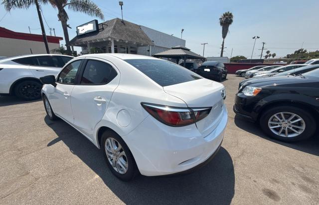 3MYDLBZV7GY134444 - 2016 TOYOTA SCION IA WHITE photo 3