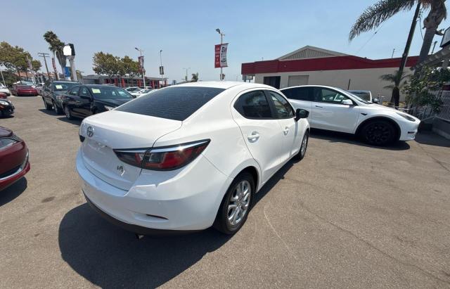 3MYDLBZV7GY134444 - 2016 TOYOTA SCION IA WHITE photo 4