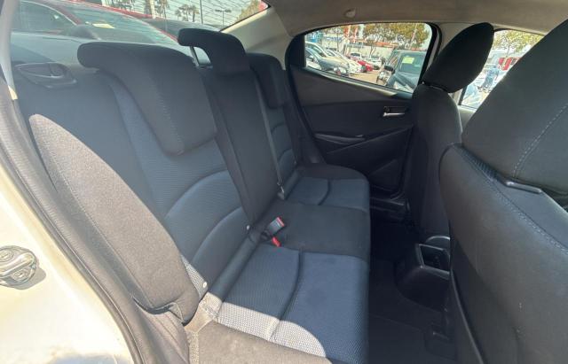 3MYDLBZV7GY134444 - 2016 TOYOTA SCION IA WHITE photo 6