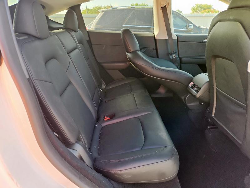 7SAYGDEE2RA275913 - 2024 TESLA MODEL Y Ақ фото 10