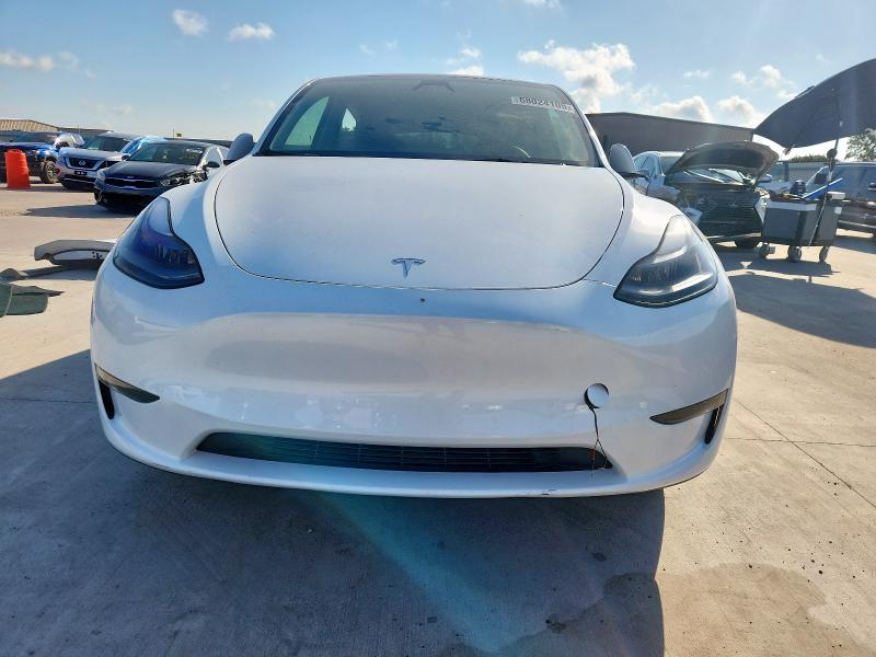 7SAYGDEE2RA275913 - 2024 TESLA MODEL Y Ақ фото 5