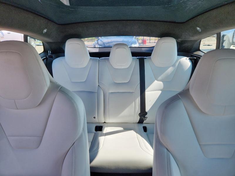 5YJSA1E16HF214601 - 2017 TESLA MODEL S Сірий фото 10