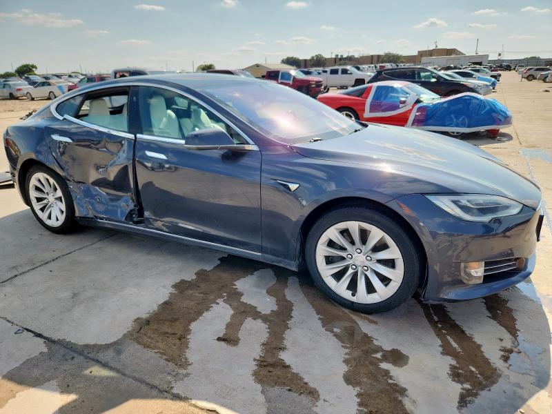 5YJSA1E16HF214601 - 2017 TESLA MODEL S Сірий фото 4