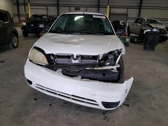 1FAFP31NX7W314561 - 2007 FORD FOCUS ZX3 WHITE photo 5