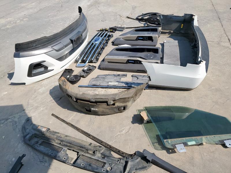 1FMJU1HT4LEA24091 - 2020 FORD EXPEDITION XLT თეთრი ფოტო 13