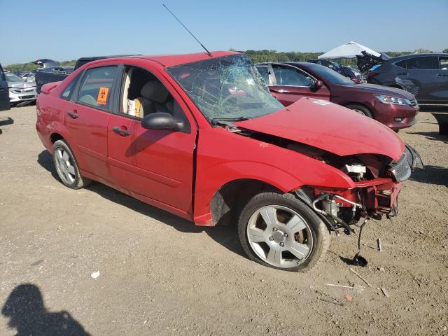 1FAHP34N27W204530 - 2007 FORD FOCUS ZX4 RED photo 4