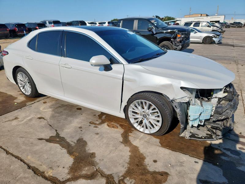 4T1B11HK7JU025582 - 2018 TOYOTA CAMRY L WHITE photo 4