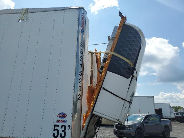 1UYVS2533FM390710 - 2015 UTILITY VS2RA WHITE photo 9