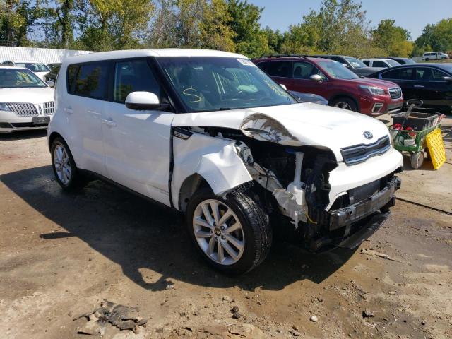 KNDJP3A51J7539215 - 2018 KIA SOUL + WHITE photo 4