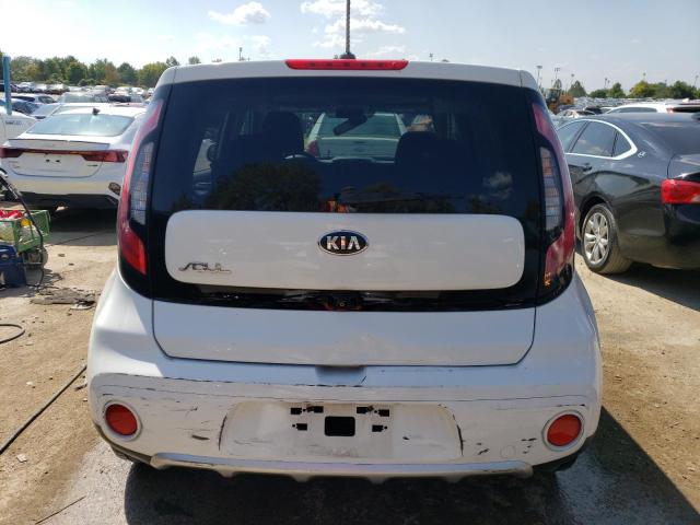 KNDJP3A51J7539215 - 2018 KIA SOUL + WHITE photo 6