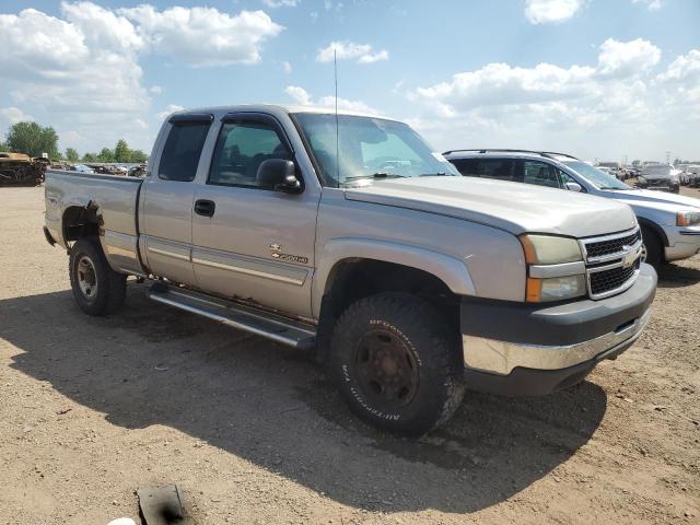 1GCHK29U26E209296 - 2006 CHEVROLET SILVERADO K2500 HEAVY DUTY SILVER photo 4