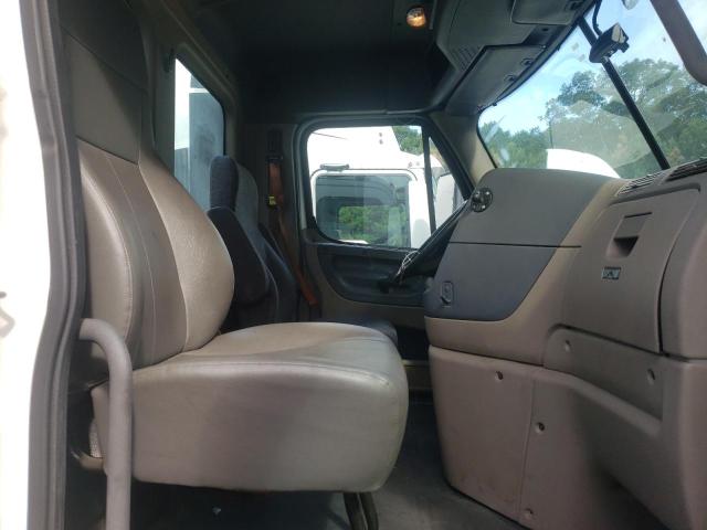 1FUBGEDV2GLHC5655 - 2016 FREIGHTLINER CASCADIA 1 WHITE photo 5