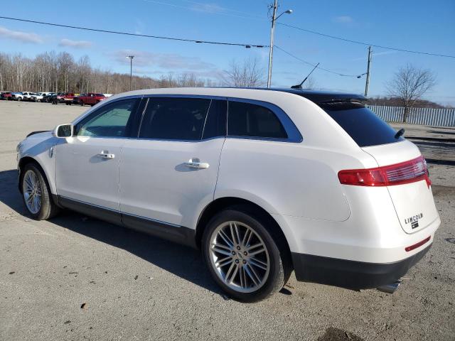 2LMHJ5AT0JBL01017 - 2018 LINCOLN MKT WHITE photo 2