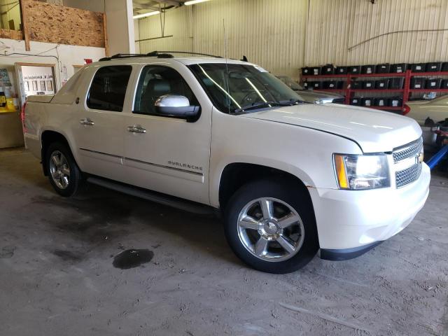 3GNTKGE77DG284760 - 2013 CHEVROLET AVALANCHE LTZ WHITE photo 4