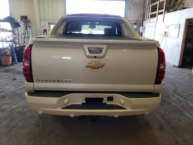 3GNTKGE77DG284760 - 2013 CHEVROLET AVALANCHE LTZ WHITE photo 6