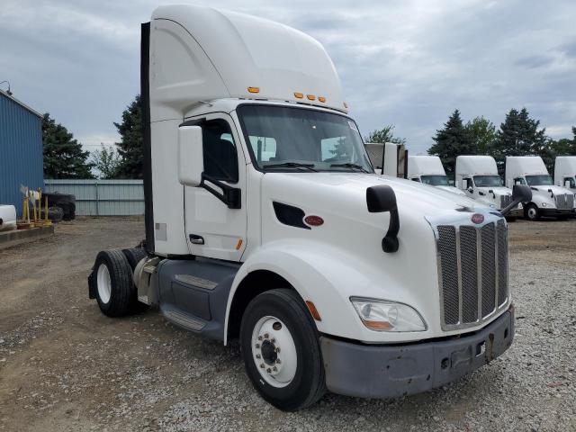 2017 PETERBILT TRACTOR 579, null
