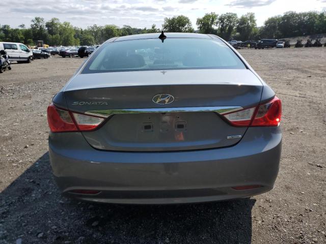 5NPEC4AC1DH682957 - 2013 HYUNDAI SONATA SE GRAY photo 6