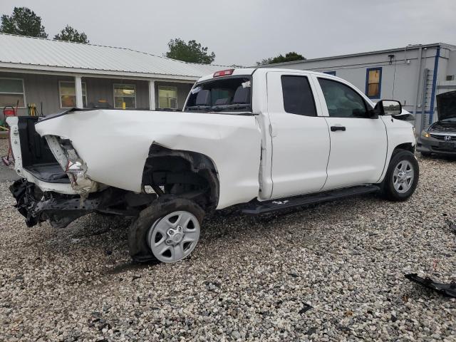 5TFRM5F18JX129881 - 2018 TOYOTA TUNDRA DOUBLE CAB SR/SR5 WHITE photo 3