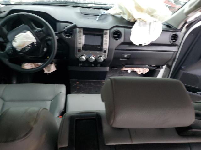 5TFRM5F18JX129881 - 2018 TOYOTA TUNDRA DOUBLE CAB SR/SR5 WHITE photo 8