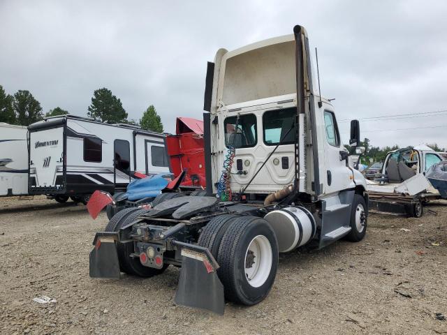 1FUBGEDV8GLHC5787 - 2016 FREIGHTLINER CASCADIA 1 WHITE photo 4