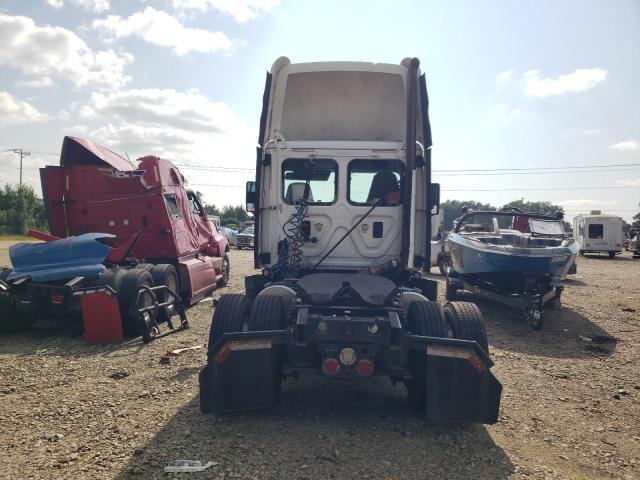 1FUBGEDV8GLHC5787 - 2016 FREIGHTLINER CASCADIA 1 WHITE photo 6