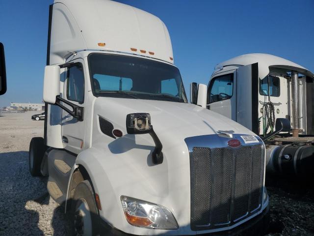 2017 PETERBILT TRACTOR 579, null