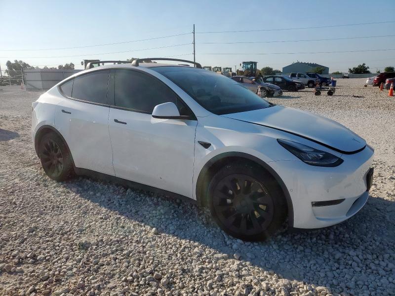 5YJYGAEE1MF214656 - 2021 TESLA MODEL Y WHITE photo 4