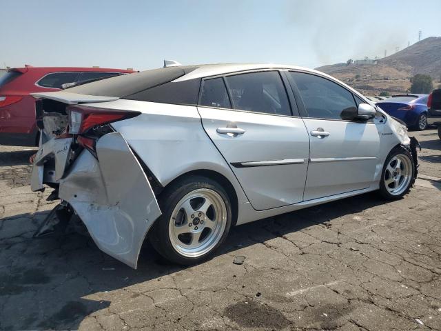 JTDKAMFU8N3161516 - 2022 TOYOTA PRIUS NIGHT SHADE Srebrny zdjęcie 3