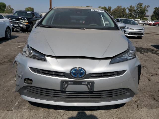 JTDKAMFU8N3161516 - 2022 TOYOTA PRIUS NIGHT SHADE Srebrny zdjęcie 5