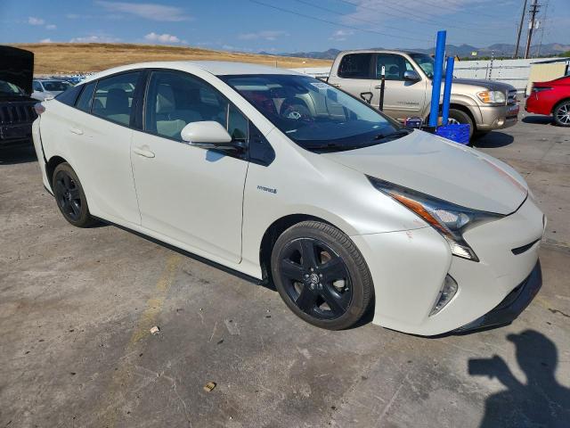 JTDKARFU8H3535947 - 2017 TOYOTA PRIUS WHITE photo 4